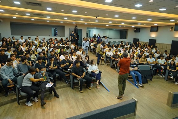 Orientação profissional: teste vocacional do Inovem da ALE-RR orienta mais de 100 estudantes da Escola Lobo D’almada