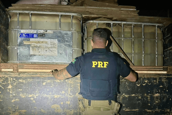 PRF-RR recupera veículos, apreende 2 mil litros de combustível e prende dois condutores embriagados