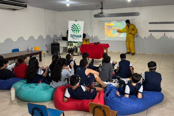 Programa Senar na Escola ensina apicultura para estudantes da zona urbana de Boa Vista