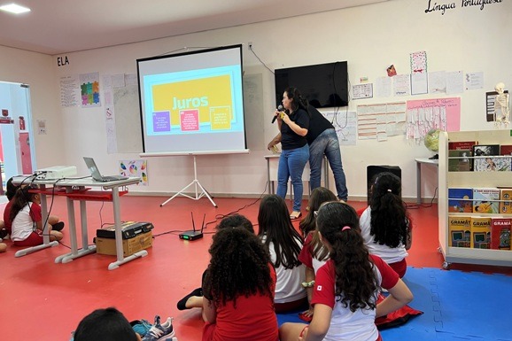 Sicredi e Agroligadas levam educação financeira e rotinas do campo para crianças em escola de Boa Vista