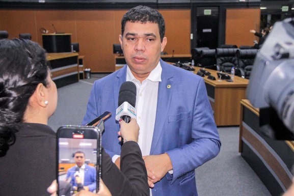 Direitos ameaçados: presidente da ALE-RR se solidariza com demitidos da Cerr e cobra solução do governo