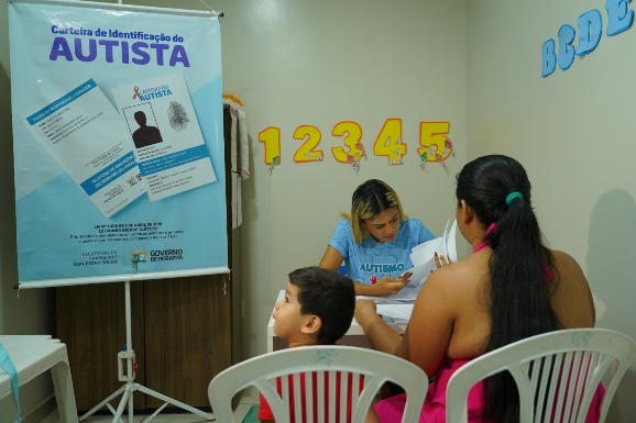 Inclusão Social: exposição de desenhos, panfletagem e emissão de documento marcam Dia do Orgulho Autista no Teamarr