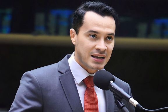 Zé Haroldo Cathedral vota contra aumento do IOF que prejudica pequenos negócios no país