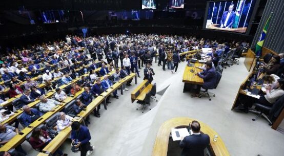 Sessão Solene em Homenagem aos Pescadores reúne autoridades e representantes de todo o Brasil