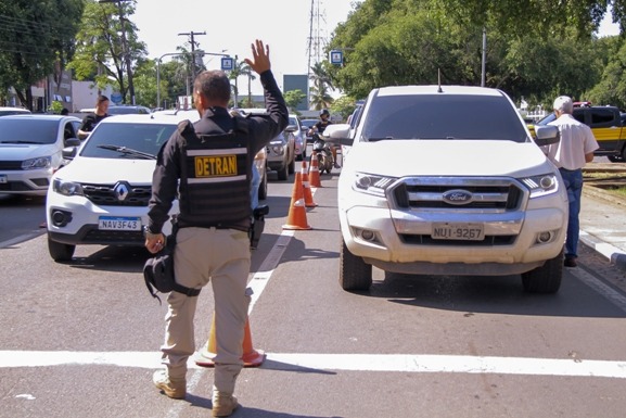 Em Roraima, legislação permite pagamento de documento em blitz para não ter carro recolhido