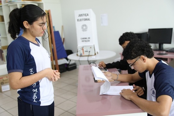 Democracia na prática: projeto Parlamento Jovem estimula participação política de estudantes em Roraima