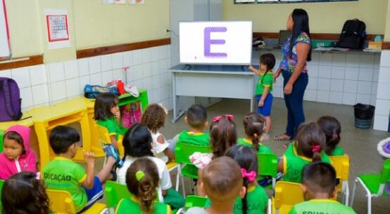 Prefeitura convoca professores, assistentes de aluno e outros profissionais da educação aprovados em seletivos