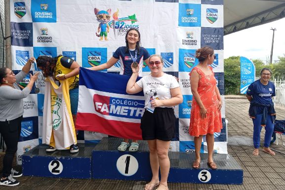 Ana Clara Barros quebra três recordes na Natação dos Jogos Escolares de Roraima