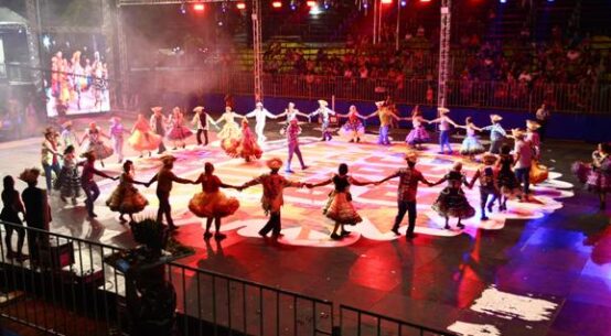 São João no Parque Anauá: apresentação da terceira idade da Setrabes traz brilho à segunda noite de arraial