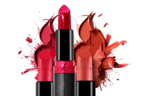 Avon apresenta nova fórmula da linha Ultra e lança o Ultra Color Brilhante, com brilho intenso e alta pigmentação