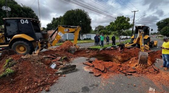 Caer realiza manutenção na rede de esgotamento sanitário em rua do bairro Caranã