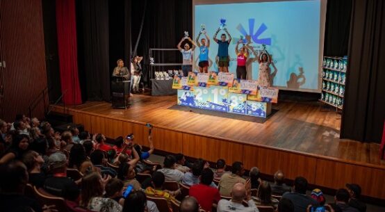 Vencedores da Corrida 9 de Julho recebem premiação no Teatro Municipal