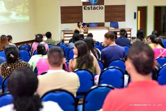 Com foco na inclusão, curso prepara novos cuidadores para a rotina escolar