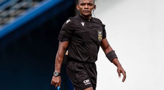 Árbitro da Federação Roraimense de Futebol Daniel Alejandro apita Brusque x Retrô, pela Série C