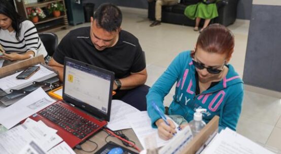 Enfim, casados!: juntos há 11 anos, casal de migrantes se inscreve em casamento coletivo promovido pela DPE-RR e parceiros