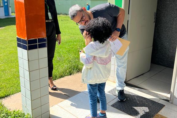 Após fiscalização em escolas, Ítalo Otávio encontra alunos sem fardamento