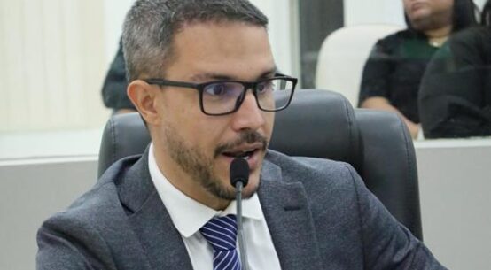 Aprovado PL que obriga fixação placas informativas sobre crimes de discriminação, assédio moral e sexual em veículos do transporte coletivo, aplicativos e táxis