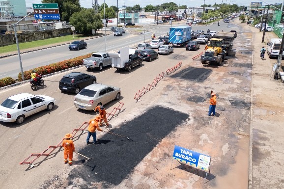 Operação Tapa-Buraco: avenida Venezuela recebe reparos em trecho de grande circulação de veículos