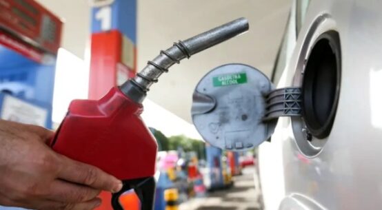 Combustível: governo prevê queda de preço se petróleo mantiver cotação