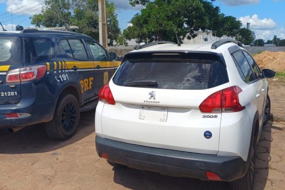 PRF-RR apreende dois veículos durante fiscalização na BR-174 em Boa Vista