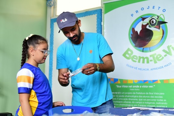 Bem-Te-Vi: alunos da rede municipal passam por consultas oftalmológicas e escolhem armações em nova etapa do projeto