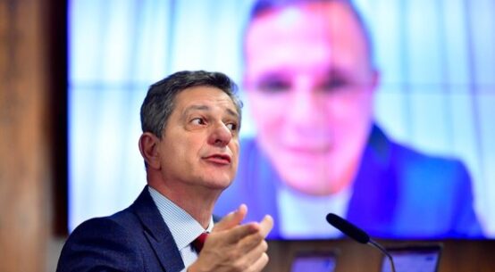 Pedido de vista adia votação de projetos sobre exploração em terras indígenas