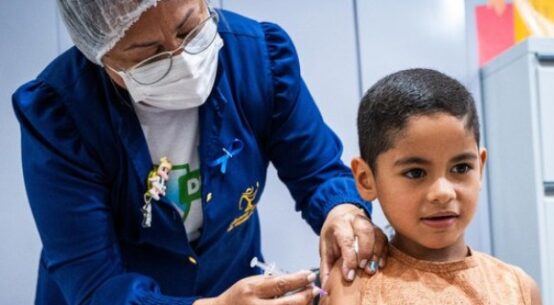 Roraima avança na vacinação de crianças e adolescentes com mais de 4,2 mil doses aplicadas nas escolas