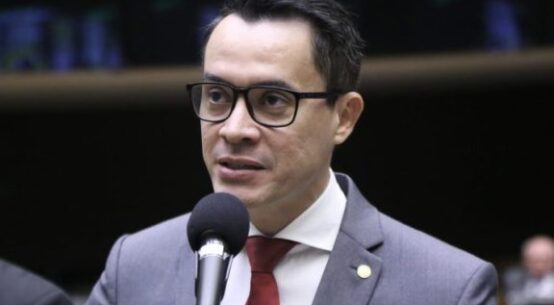 Comissão da Câmara aprova exigência de mobiliário adaptado nas escolas a pessoas com deficiência ou obesidade