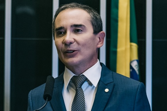 Duda Ramos apresenta PL que garante transporte público gratuito no Brasil para participantes do Enem e estudantes de cursinhos preparatórios