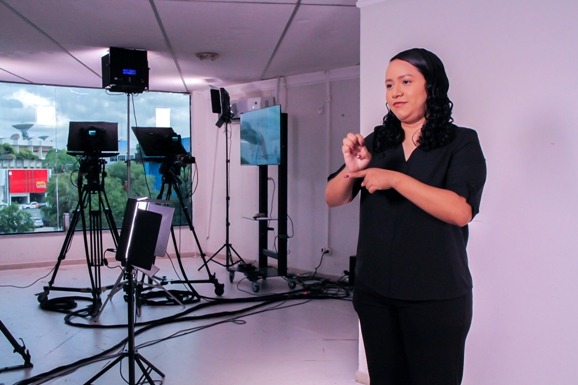 Direito à Igualdade: ALERR aprova capacitação em Libras para familiares de pessoas surdas