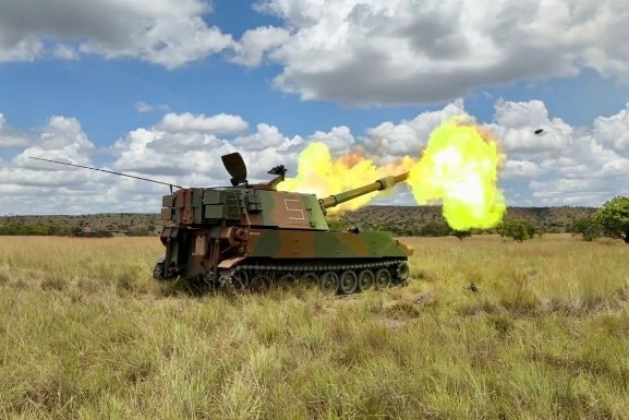 Operação Atlas: Exército e Força Aérea realizam exercício de tiro real com armas coletivas na Amazônia