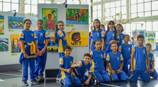 Exposição de arte encanta alunos de Boa Vista no Teatro Municipal