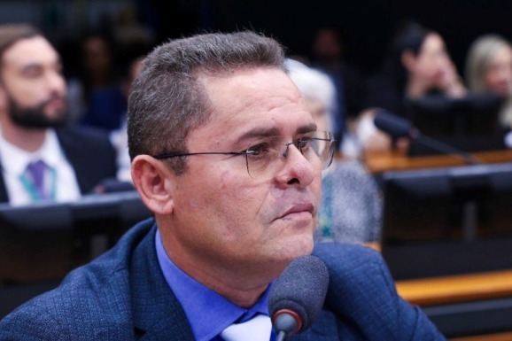 Albuquerque cobra informações sobre brasileiros presos na Guiana