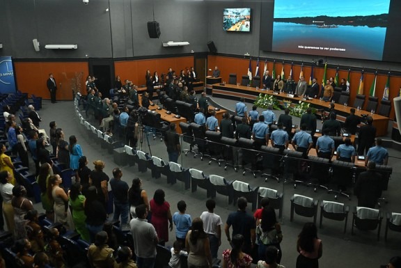 ALERR homenageia comandante-geral da PMRR e mais 42 policiais militares em sessão especial