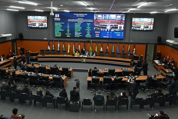 Homenagens: ALERR aprova propostas que concedem títulos e comendas a profissionais civis e militares