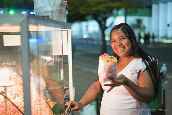 Emhur promove cadastramento e recadastramento de credencial para ambulantes