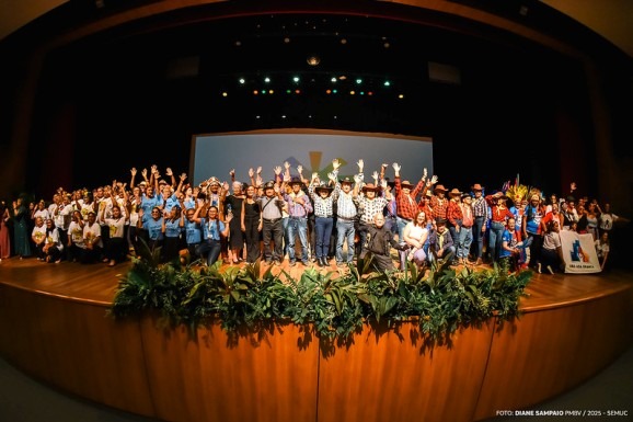 Idosos brilham no palco da 5ª edição do Show de Talentos da Melhor Idade