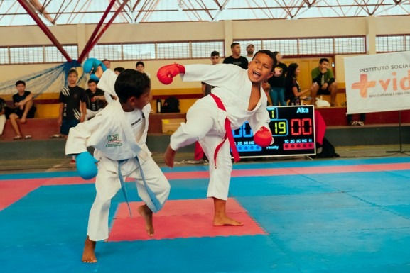 Atletas do CCJuv/ALERR conquistam medalhas na Copa Vida de Karatê