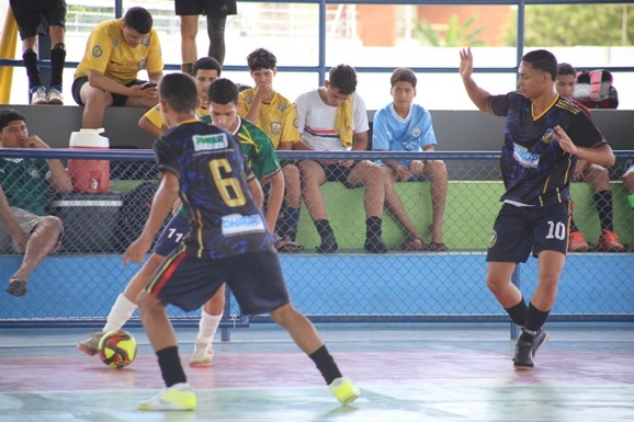 Festival de Futsal movimenta estudantes de colégios estaduais militarizados