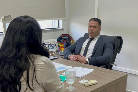 Deputado Chico Mozart se reúne com Sintras para ouvir demandas e pedido de reajuste de PCCR da Saúde