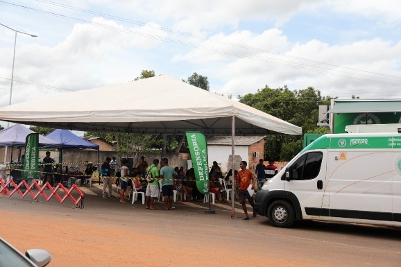 ‘Quando o serviço vem para perto fica muito melhor’, relata morador durante ação da Carreta dos Direitos no Conjunto Cidadão