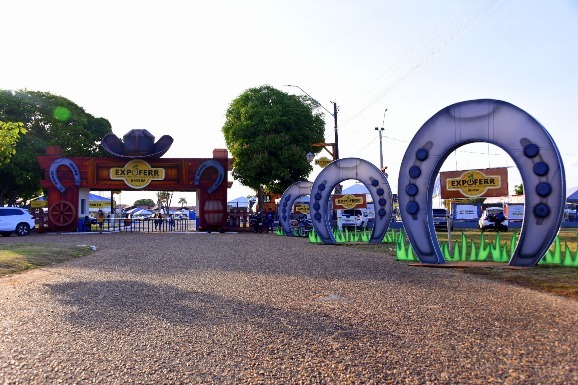 Prepare o chapéu: primeira noite da Expoferr 2025 terá shows de Taty Girl e Murilo Huff