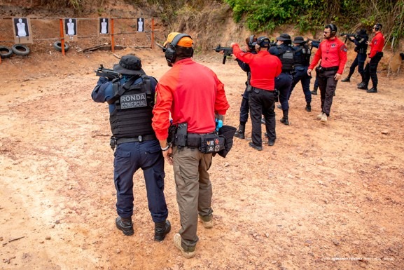 Guardas municipais concluem treinamento para uso de armas longas