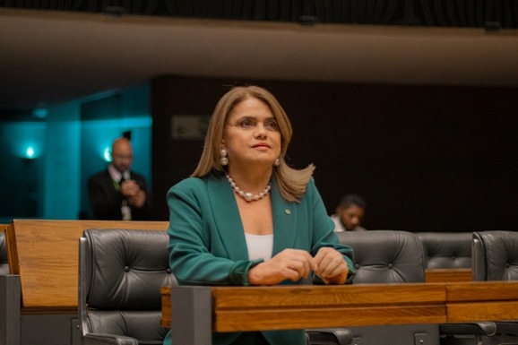 Helena Lima propõe regras mais rígidas para concessão de benefícios sociais a estrangeiros