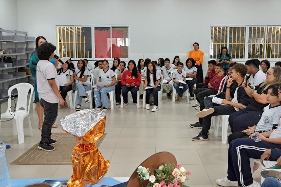 Escola Estadual Hildebrando Ferro Bitencourt reúne produção de estudantes e lança livro “Navegando em Poesias”