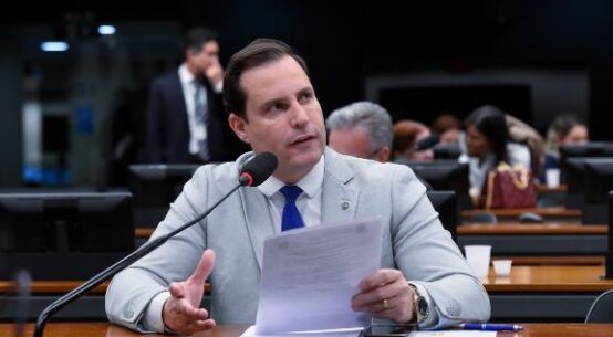 Projeto de Nicoletti restringe pagamento de benefícios sociais a estrangeiros no Brasil