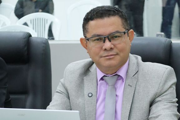 Câmara aprova quatro projetos de lei de autoria do Pr Gill Rocha