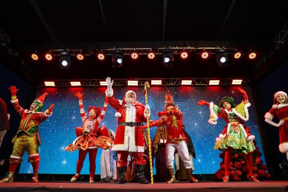 Dia de magia e emoção: Pátio Roraima Shopping inaugura decoração de Natal com espetáculo musical e Papai Noel