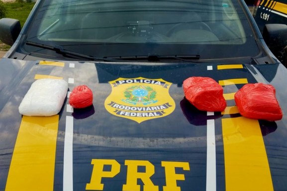 PRF-RR apreende mais de 3 kg de cocaína em ônibus na BR-174