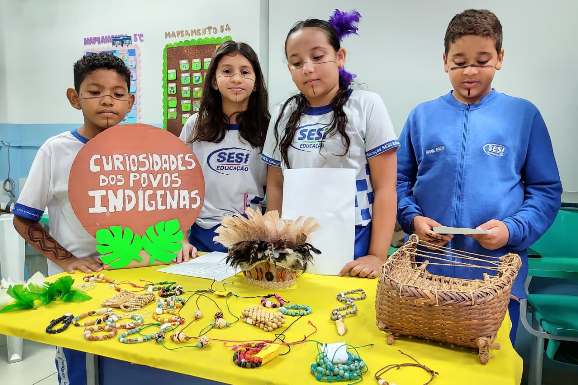 Contos de Roraima: escritor tem obra encenada por alunos do Sesi em projeto cultural